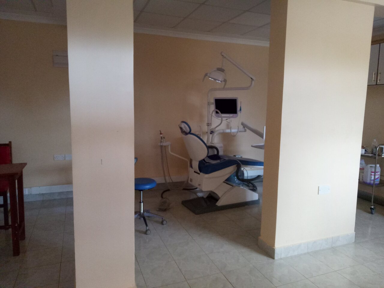 Dental clinic chair and equipment